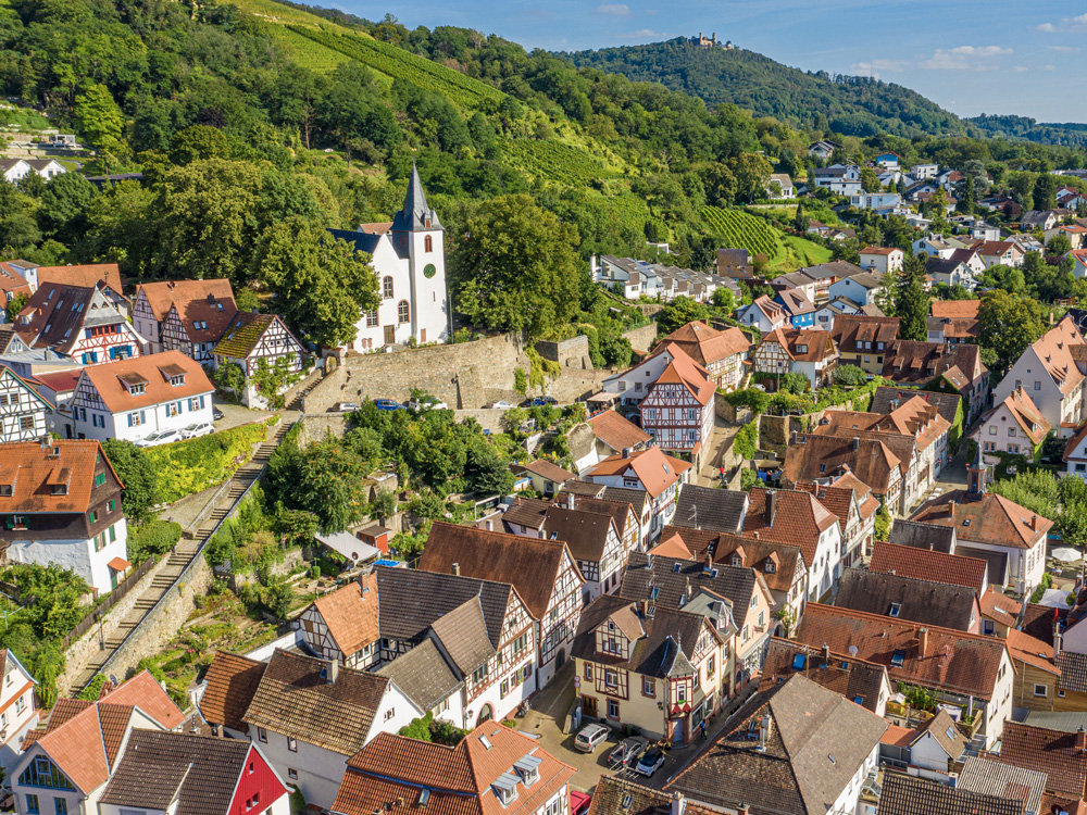 Altstadt Zwingenberg an der Bergstraße – Fachwerkhäuser und Weinberge